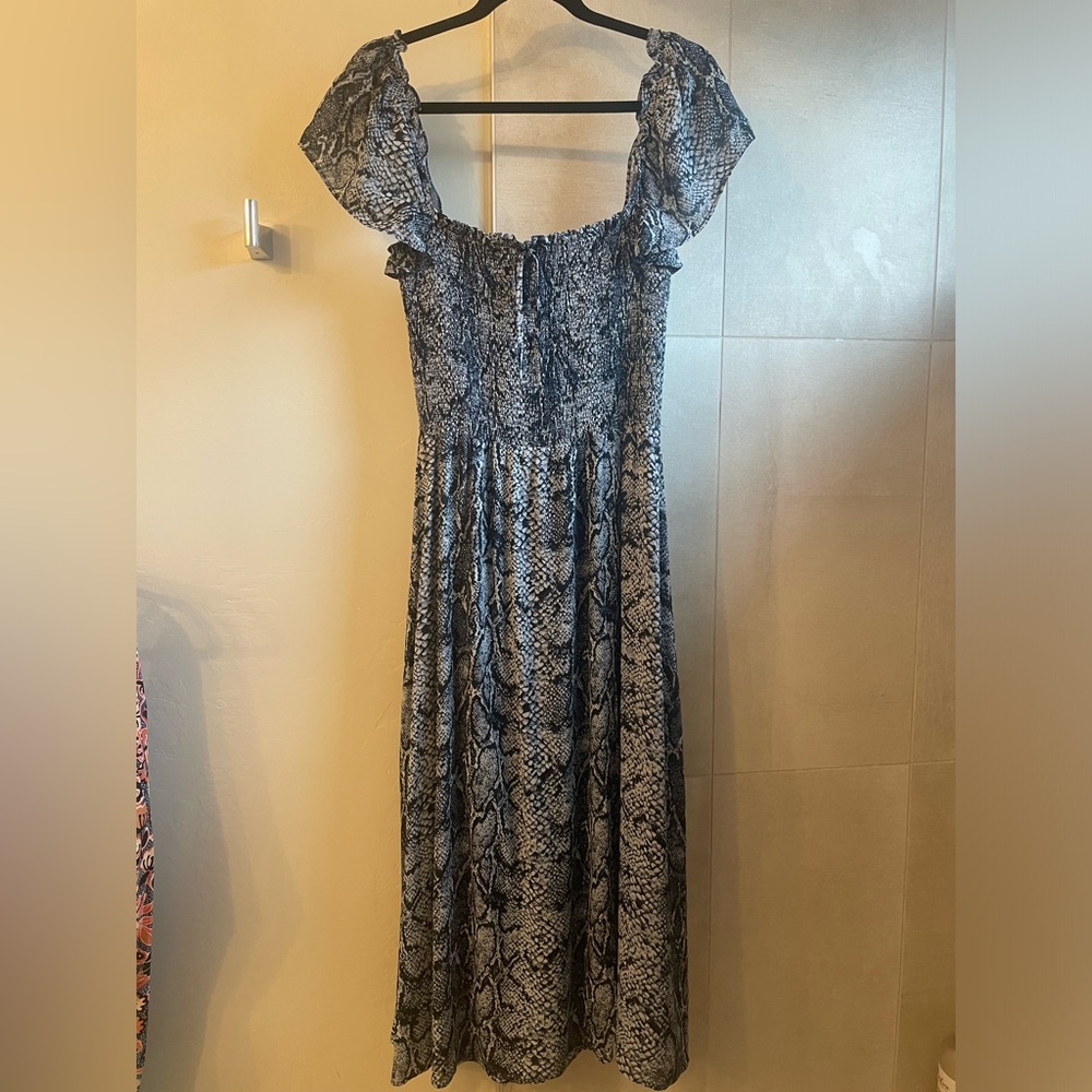 Short Sleeve Reformation Rosamund Serpent Blue Snakeskin Midi Smocked Dress